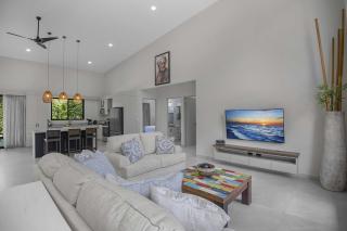 Brand New Villa! - Just 10 Mins Walk To The Beach - Uvita - 1