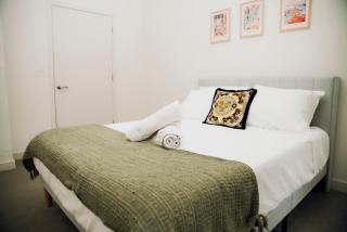 Modern 2 BR 2 BA near downtown Boston free parking - 6