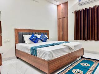 Shree Hanumat Kripa Dham - 0