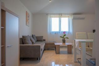 The Garden Suite App 2 - 7