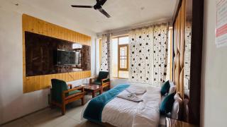 Gulmarg GS Residency Hotel - 8