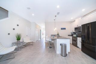 4393MO TOWNHOUSE 5 BEDROOMS & 4 BATHROOMS + POOL - 1