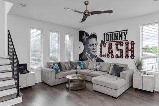 10m to DT-HotTub/Pool TB/Karaoke -Johnny Cash HM - 7