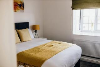 Two Bedroom Apartment by Brookland Stays Serviced Accommodation & Short Lets in treetop hideaway with Free WiFi - 6