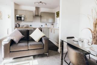 Two Bedroom Apartment by Brookland Stays Serviced Accommodation & Short Lets in treetop hideaway with Free WiFi - 3