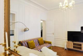 Haussmann 2BR Apt in Le Marais for 6 & 3mns to metro - 1