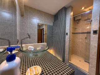 Boulevard Apartments by Vibrant - 1