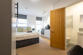 St James Court Aparthotel - 7