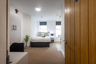 St James Court Aparthotel - 2