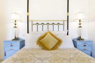 Valletta Townhouse Suite with a Maltese Balcony - 0