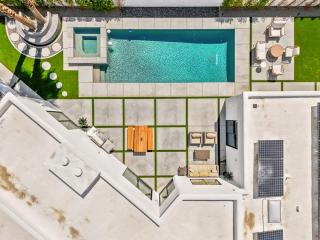 The Lighthouse- Monthly 5 bd 4 bth Pool & Spa - 4