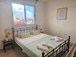 Front pool garden apartment - 7