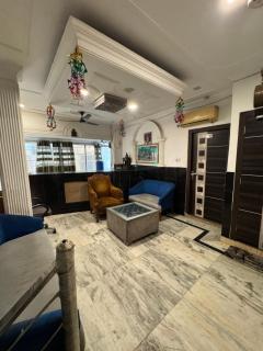 Hotel Raj Deluxe - 7