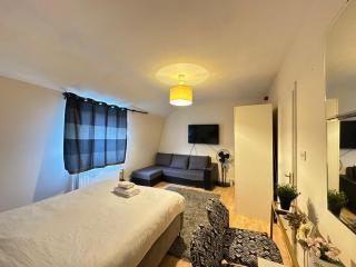 Hyde Park Studio - 6