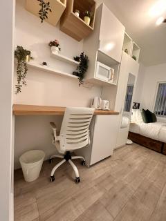 R2 - Newly Renovated Private Room with kitchenette near QE Hospital - 4