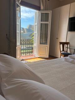 Guggensuites Bilbao - 9