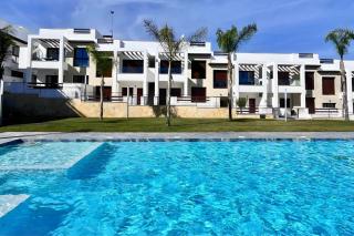 Modern apartment with swimming pool and terraces - 0
