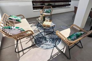 Modern apartment with swimming pool and terraces - 5