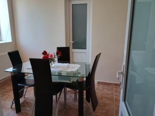 La Căsuța Racosana -Casa Spațioasă cu Grădina și Terasa și Gastro Local aproape - 1