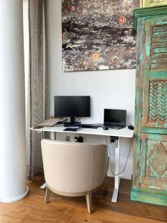 Amazing top floor 2 bed flat with massive terrace - 8