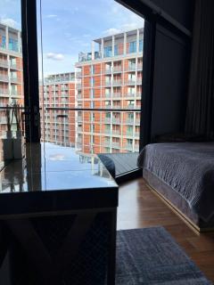 Amazing top floor 2 bed flat with massive terrace - 4