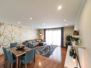 Bright Cozy Apartment - 1