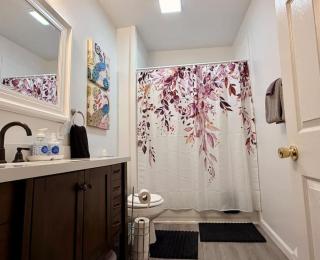 3 Bedrooms Cozy Vibes Modern Bath - 3