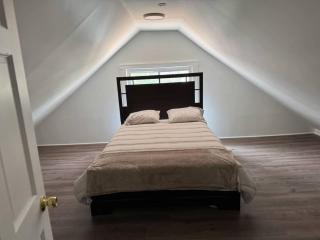 3 Loft Bedrooms Gazebo Patio Lounge - Roselle - 8