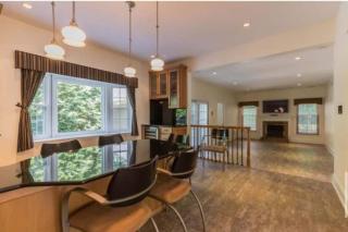 5 Bedrooms Indoor Pool Huge Yard - 9