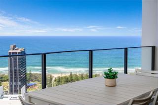 Beach View 3BR Penthouse Apt with Pool and Gym - 0