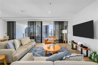 Beach View 3BR Penthouse Apt with Pool and Gym - 5