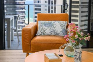 Beach View 3BR Penthouse Apt with Pool and Gym - 2