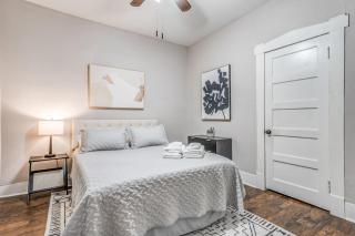 Your Midtown Getaway - Central, Walkable and Calm - 9