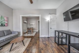 Your Midtown Getaway - Central, Walkable and Calm - 3