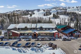 Slopeside Mall Condo Unit 203 - 7