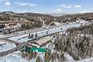 Slopeside Mall Condo Unit 203 - 4