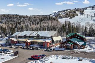 Slopeside Mall Condo Unit 203 - 2