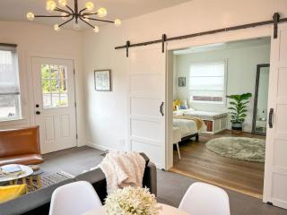 Hot Tub Bright Modern steps to downtown - 8