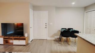 Coral 1Bed 1Bath facing NRG Free Parking and Pool - 3