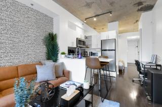 Pristine Parc Avenue Pad With Parking - 8