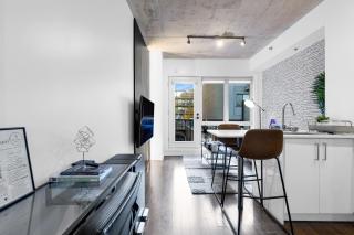 Pristine Parc Avenue Pad With Parking - 5