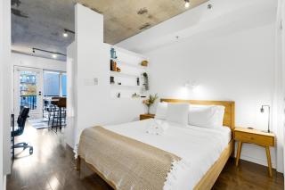 Pristine Parc Avenue Pad With Parking - 4