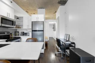 Pristine Parc Avenue Pad With Parking - 3