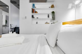 Pristine Parc Avenue Pad With Parking - 2