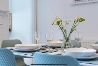 Westfield Town-House Free Parking, Secure Garden - Caversham - 1