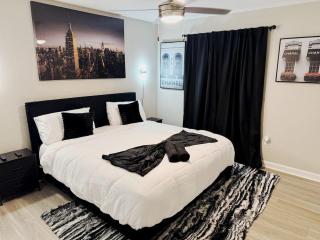 Gothic Blush King 2Bed near TMC and infront of NRG - 6