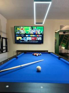 Pool Table Luxury 1Bed Apt in Downtown and Heights - 6
