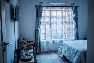 Loshina Guest House Phakalane - 4