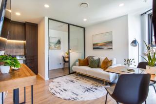 Brand New Designer Stay in Auckland CBD Honeycomb by Homello - 2