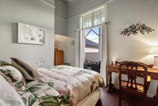 The Birdwood Villa by Homello Luxury Home with Views and steps to Parnell Village - 5